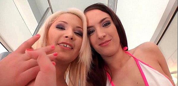  Experienced lesbo lovers tries out some new tricks